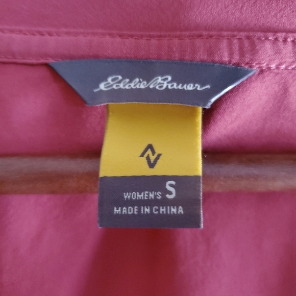 Eddie Bauer Women's Departure Short-Sleeve V-Neck T-Shirt - Picture 3 of 7